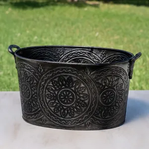 Jardinière ronde moderne en aluminium faite à la main avec motif vertical, décoration rustique pour table d'extérieur - Product Image 3