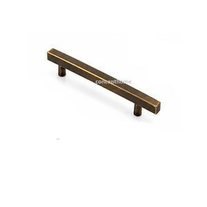 Tirador Minimalista Cuadrado de Latón para Muebles de Cocina, Diseño Duradero - Product Image 4