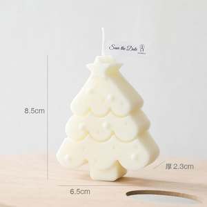 Bougie parfumée artisanale en cire de soja, motif sapin de Noël vietnamien, pour décorations saisonnières, cadeaux, centres de table, décoration intérieure et événements - Product Image 2