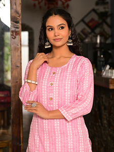 ชุดคุर्ตาผ้าเรยอนพิมพ์ลายดอกไม้สำหรับผู้หญิง ดีไซน์ทันสมัย ทรงตรง ซื้อออนไลน์ ทนต่อการยับ ใช้ได้ในงานปาร์ตี้และเทศกาล สีสั่งทำได้ แห้งเร็ว ป้องกันแสงแดด - Product Image 3