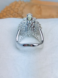 Magnifique bague de mariée en or blanc avec diamants jaunes canari et blancs, style diadème, sertie de pierres multiples taille poire, bague de déclaration raffinée - Product Image 3
