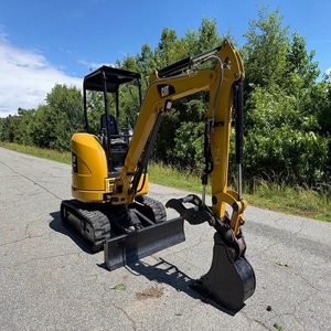 Mini-excavatrice Caterpillar de pointe conçue pour les espaces restreints, performances puissantes, fiable, pour les projets de construction modernes - Product Image 3
