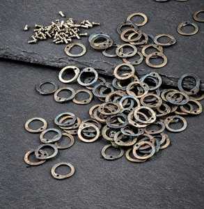Anneaux de chaîne en titane de haute qualité, rivetés à plat, faits à la main, légers, pour la fabrication d'armures médiévales et de tenues de fête - Product Image 4
