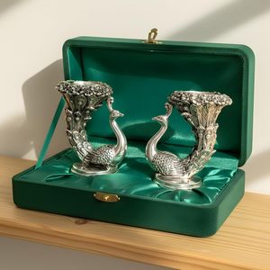 Adorno de Mesa Decorativo de Lujo con Forma de Pavo Real Chapado en Plata Pura 999 (Paquete de 2) y Portavelas, Elegante Decoración para el Hogar - Product Image 1