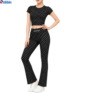 Conjunto de 2 Piezas Personalizado para Mujer, Verano, Top Corto de Manga Corta con Estampado de Lunares Negros y Pantalones Acampanados con Logotipo Personalizado, Casual, para Toda Temporada - Product Image 1