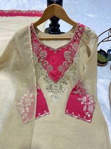 Elegante Conjunto de Kurti y Palazzo Rosa Bordado con Dupatta |   Traje Étnico de Diseño para Mujer, Ropa Étnica Festiva para Mujer - Product Image 4