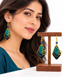 Boucles d'oreilles créoles vintage en laiton massif avec fil enroulé, cristal bleu sarcelle, bijoux tendance pour mariage - Product Image 3