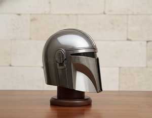Casco de Metal Beskar Estilo Mandaloriano Hecho a Mano para Cosplay de Ciencia Ficción, Armadura de Exhibición, Regalo, Antiguo Moderno Grabado - Product Image 2