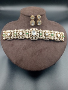 Collar Gargantilla Chapado en Oro Amaira Jewels, Diseño Geométrico Verde Doble, Joyería de Compromiso para Mujer, Estilo Lujoso Hecho a Mano - Product Image 5