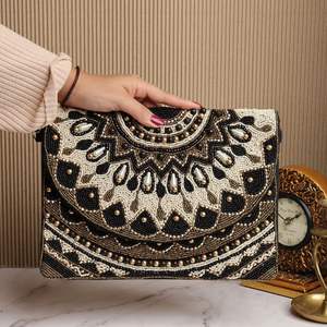 Bolso de mano de lujo para mujer, diseño exclusivo, estilo Banjara, con cuentas hechas a mano, personalizable, de tela, para noche, tipo sobre, con pedrería, para el hombro - Product Image 4