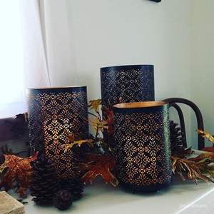 Porte-bougies en métal faits à la main, parfaits pour les maisons modernes, ajoutant une ambiance sereine et un charme artistique. - Product Image 6