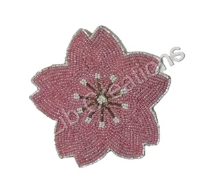 Napperons perlés faits à la main et sous-verres en pierre de verre de style indien décoration de table personnalisée perles de coussin faites à la main - Product Image 1