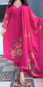 Ensemble Kurti-Pant-Dupatta de haute qualité en soie avec imprimé floral numérique et détails faits main, col en V et coupe droite - Exportateur indien - Product Image 4