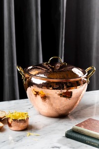 Casserole en cuivre vintage, compatible four, gaz et induction, avec doubles poignées en laiton et revêtement en acier inoxydable - Product Image 4