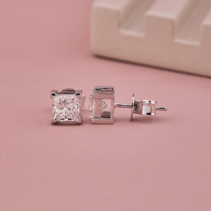 Boucles d'oreilles élégantes en or blanc avec diamants de laboratoire taille princesse pour mariage et fiançailles pour femmes - Product Image 3