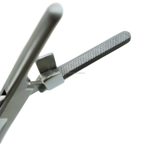 ชุดอุปกรณ์หนีบหลอดผ่าตัดแบบแมนนวล WORLD PRECISION SURGICAL V Mueller Style WPS-TCG-2855  วัสดุสแตนเลส ได้รับการรับรองมาตรฐาน CE - Product Image 2
