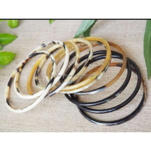 Bracelets en corne polie BuffGlow | Pile de bracelets classique brillante avec finition marron doré | Artisanat intemporel - Product Image 4