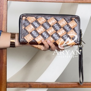 Cartera de lujo con cremallera y diseño a cuadros, hecha a mano con cuero genuino, de moda y gran venta, para uso diario de mujeres. - Product Image 1