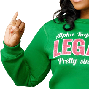 เสื้อสเวตเชิ้ตผ้าฟลีซสำหรับผู้หญิง รุ่น Legacy ปักลายตัวอักษรกรีกด้านหน้า คอกลม พรีเมียม - Product Image 3