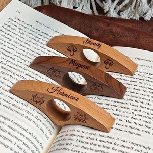 Soporte de madera para libros con diseño elegante para una lectura cómoda, que ofrece un aspecto elegante y una construcción de madera duradera. - Product Image 5