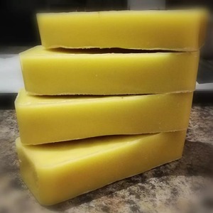 Feuilles d'abeille dorées en cire d'abeille pure pour la fabrication de bougies, les mélanges cosmétiques, les produits de polissage, les commandes d'atelier, l'exportation et la vente en gros, conditionnées en vrac - Product Image 5