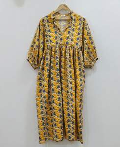 Robe tunique mi-longue pour femme, faite à la main, 100% coton, respirante, écologique, tie-dye |   Motif floral, col en V, manches bouffantes, naturel - Product Image 3