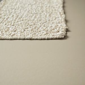 Tapis abstrait en laine feutrée de style corde beige crème tissé à la main |   Décoration bohème minimaliste moderne personnalisable |   Sol du salon et de la chambre - Product Image 6
