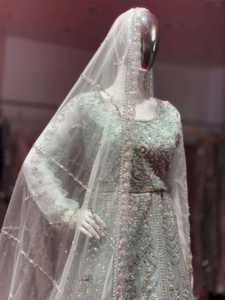 Lehenga Ligero para Fiestas Infantiles con Tela de Malla Suave, Bordado a Mano Detallado y Adornos de Piedras Jarkan - Product Image 6