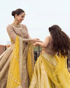 Élégante Robe de Soirée Traditionnelle en Soie Beige Jaune Brodé, Prête à Porter, pour Mariage et Fêtes, Style Lehenga Choli, pour Femmes d'Inde et du Pakistan - Product Image 1