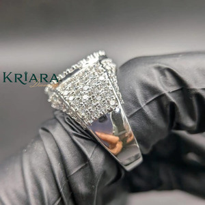 Bague de cocktail pour homme en argent 925 plaqué or avec moissanite taille brillant rond, sertie pavé, style couronne, bague de mariage de luxe - Product Image 4