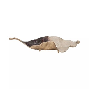 Plateau décoratif en aluminium irrégulier édition limitée avec poignées en forme de branche dorée, 33x16,5 cm, motif feuille, compatible micro-ondes, pour mariage - Product Image 2
