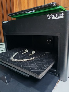 Le Trusure MAX est une machine de détection de diamants cultivés en laboratoire haute performance, conçue pour une authentification rapide CVD et HPHT. - Product Image 2