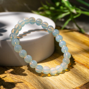 Bracelet en opalite perlé, forme sphérique polie, bijoux en cristal écologiques - Product Image 1
