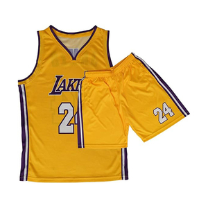 Tenues de basketball personnalisées en polyester pour hommes : maillots et shorts respirants à séchage rapide en soie glacée, idéaux pour les matchs d'équipe. - Product Image 4