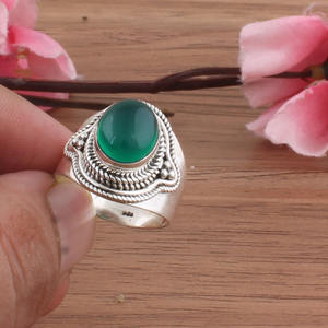 Anillo de Sello Turco Vintage de Plata de Ley 925 para Mujer, Hecho a Mano, con Ónix Verde, Gema Verde de Corte Brillante y Engaste en Bisel - Product Image 4