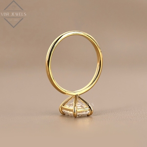 Anillo Solitario de Diamante Corte Esmeralda en Oro Amarillo con Cuatro Puntas, Joyería de Compromiso, Boda, Regalo para Mujer, Proveedor de Lujo - Product Image 2