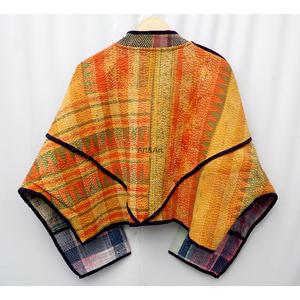 Chaqueta Kantha Vintage Ecológica Premium para Mujer - Diseño Boho Hecho a Mano, Acolchado, Patchwork, 100% Algodón, Reversible, de Secado Rápido - Product Image 4