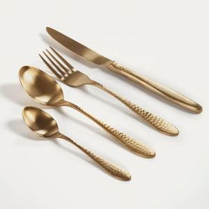 Vaisselle à la main en acier inoxydable plaqué or mat ensemble de couverts avec poignée martelée pour restaurant fête de mariage et hôtel - Product Image 3