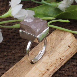 แหวนเงินแท้ 925 ประดับพลอยสีฟ้าอมชมพูทรงเรียบหรู ดีไซน์เรียบง่าย เหมาะสำหรับเป็นของขวัญแต่งงานสำหรับผู้หญิง - Product Image 5