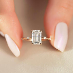 แหวนแต่งงาน/หมั้นทรงมรกต ทองคำขาวและทองคำเหลือง 14k ผลิตในห้องปฏิบัติการ IGI/GIA สไตล์วินเทจ สำหรับทุกเพศ เหมาะสำหรับงานฉลองครบรอบ - Product Image 1