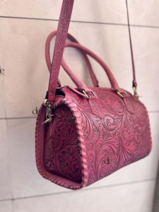 Sac à main Speedy en cuir sculpté à la main, style Gypsy Boho, fait main, couleur rose, élégant, multi-usages, vente en gros - Product Image 2