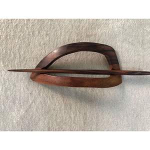 Palillo para el Cabello de Madera Vintage Hecho a Mano, Accesorio para el Cabello Sostenible de Bambú y Madera, Artesanía Directa del Fabricante - Product Image 1