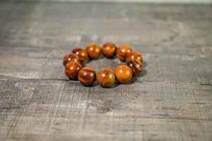 Pulsera de Cuentas Grandes de Madera Hecha a Mano con Acabado Natural, Diseño Robusto y Ligero, Perfecta para Uso Diario, HUMAYUN WORLD CRAFTS - Product Image 3