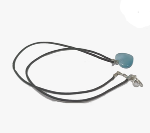Collier pendentif cœur en pierre précieuse Monalisa bleu aqua, avec cordon en cuir noir réglable, bijoux de type choker, vente en gros - Product Image 4