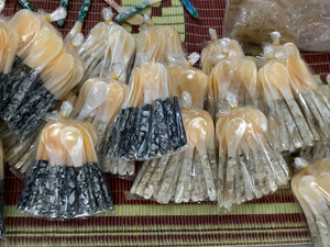 ช้อนเสิร์ฟสลัดเปลือกหอยมุกหรูหรา ขนาด 23 ซม. ด้ามจับเปลือกหอยธรรมชาติ งานฝีมือเวียดนามสุดประณีต สีรุ้งสวยงาม - Product Image 2