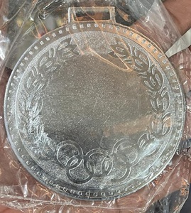 Medalla Deportiva Personalizada, Redonda, Tipo Escudo, Chapada en Oro, Plata o Bronce, para Eventos Escolares - Product Image 1