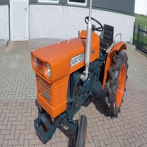 Tracteur agricole Kubota L2201 4x4, machine agricole robuste conçue pour les travaux lourds, adapté au labour et à la récolte. - Product Image 1