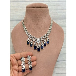 Magnifique ensemble collier et boucles d'oreilles en laiton plaqué argent de qualité supérieure avec zircon CZ, idéal pour fiançailles, mariage, soirée, bijoux tendance - Product Image 2