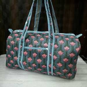 Sac de voyage en coton imprimé à la main, sac fourre-tout de voyage fait main, sac de week-end avec fermeture éclair, écologique, matelassé, grande capacité, haute qualité - Product Image 1