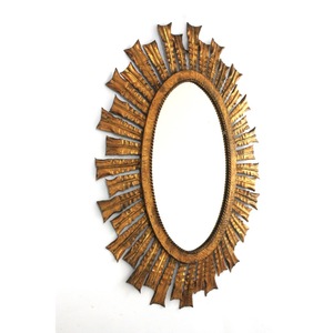 Miroir mural ovale en bois avec design soleil couchant, cadre décoratif moderne du milieu du siècle - Product Image 1